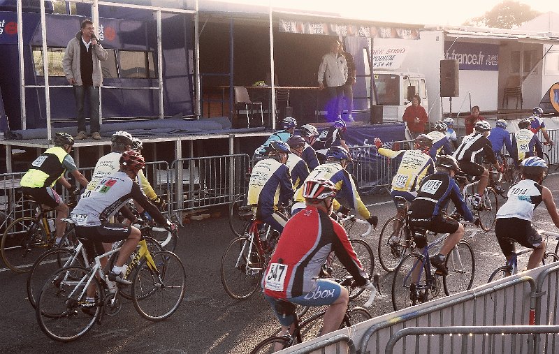 2011-08-26 09 Rando Plouay Depart des Cyclotouristes.jpg